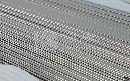 Hvordan er en titaniummetalstang sammenlignet med rustfrit stål eller aluminiumstænger?